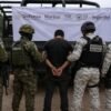 Logotipo de la Fiscalía General de la República junto a mapa de Michoacán y siluetas de operativos policiales