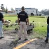 Personal de la Fiscalía Michoacán realizando operativo en inmueble rural de Huatzangio, Lagunillas, con presencia de aves y perros rescatados.