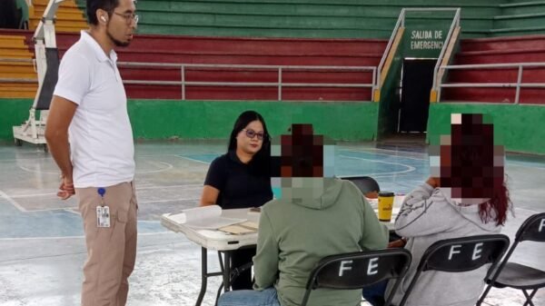 Personal de la Fiscalía Michoacán realizando toma de muestras de ADN y acompañamiento a familiares durante jornada en Sahuayo, Michoacán