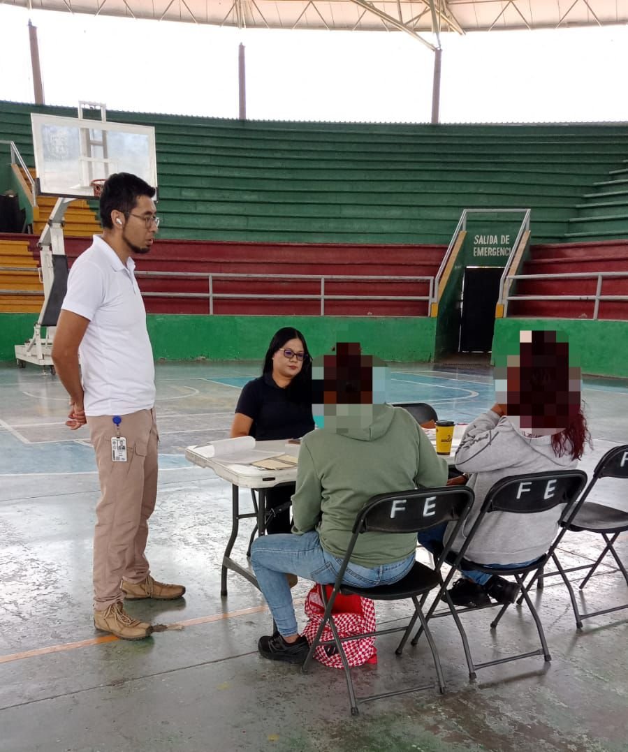 Personal de la Fiscalía Michoacán realizando toma de muestras de ADN y acompañamiento a familiares durante jornada en Sahuayo, Michoacán