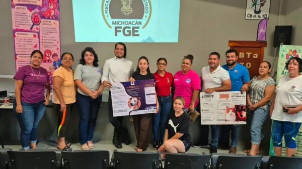 Fiscal Especializada Elisa Arizema Reyes Saavedra durante la jornada de capacitación a autoridades municipales en Tepalcatepec, Michoacán