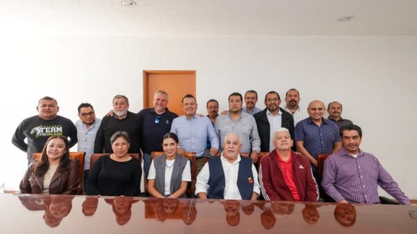 Carlos Torres Piña en reunión con docentes y representantes sindicales de educación media superior en Morelia, michoacano, 26 de agosto de 2026