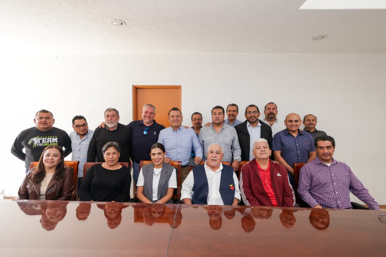 Carlos Torres Piña en reunión con docentes y representantes sindicales de educación media superior en Morelia, michoacano, 26 de agosto de 2026