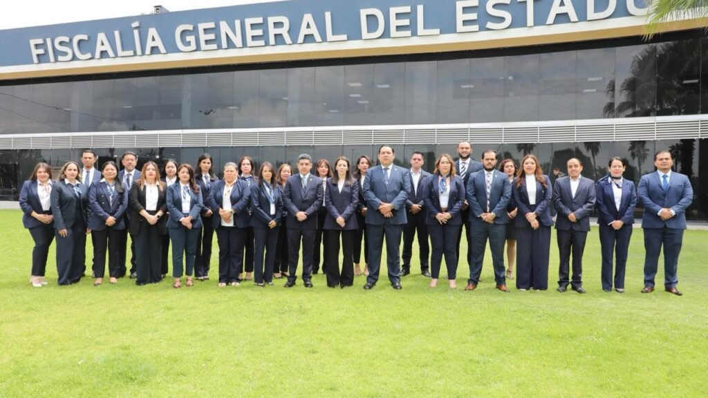 Fotografía oficial de Alondra Yuliana Godínez Navarrete, titular de la Contraloría de la Fiscalía General del Estado de Michoacán, durante presentación de informe ante el Congreso del Estado