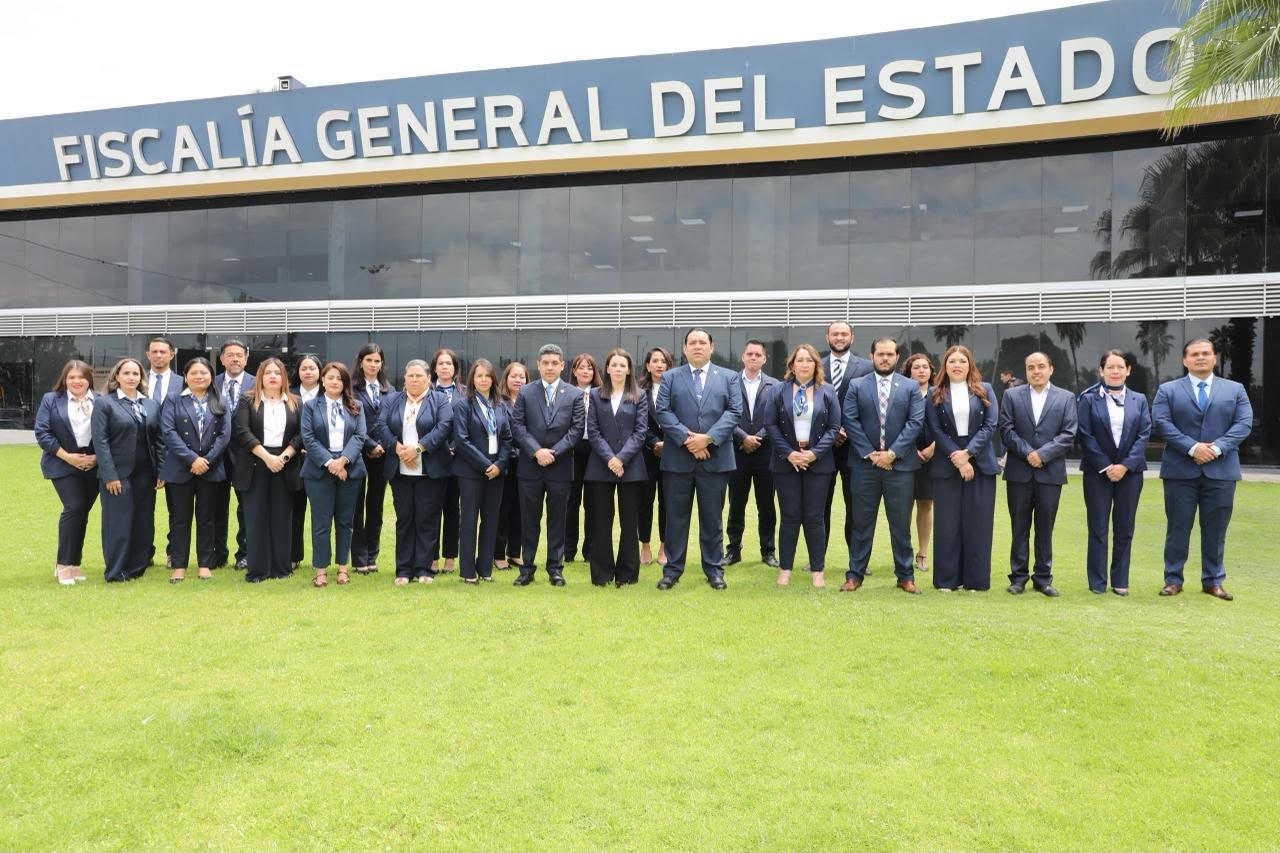 Fotografía oficial de Alondra Yuliana Godínez Navarrete, titular de la Contraloría de la Fiscalía General del Estado de Michoacán, durante presentación de informe ante el Congreso del Estado