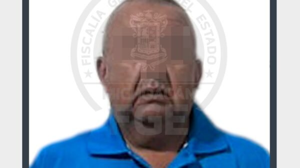 Ilustración simbólica de una balanza de justicia junto a un escudo institucional de la Fiscalía General de Michoacán