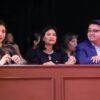 Erendira Isauro Hernández, diputada indígena, hablando ante micrófono en evento oficial sobre la Presea Suprema a comunidades mazahuas