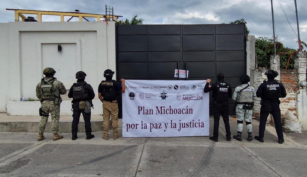 Operativo conjunto de la FGE y fuerzas federales y estatales en inmueble de Tinaja de Vargas, Tanhuato, Michoacán