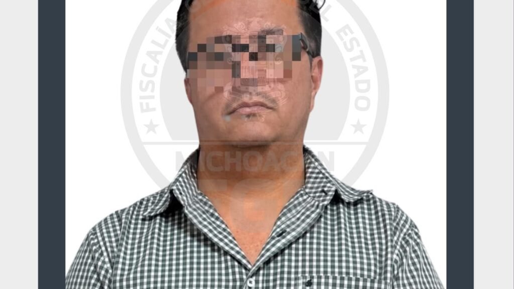 Logotipo oficial de la Fiscalía General del Estado de Michoacán junto a símbolos discretos de justicia digital y protección infantil