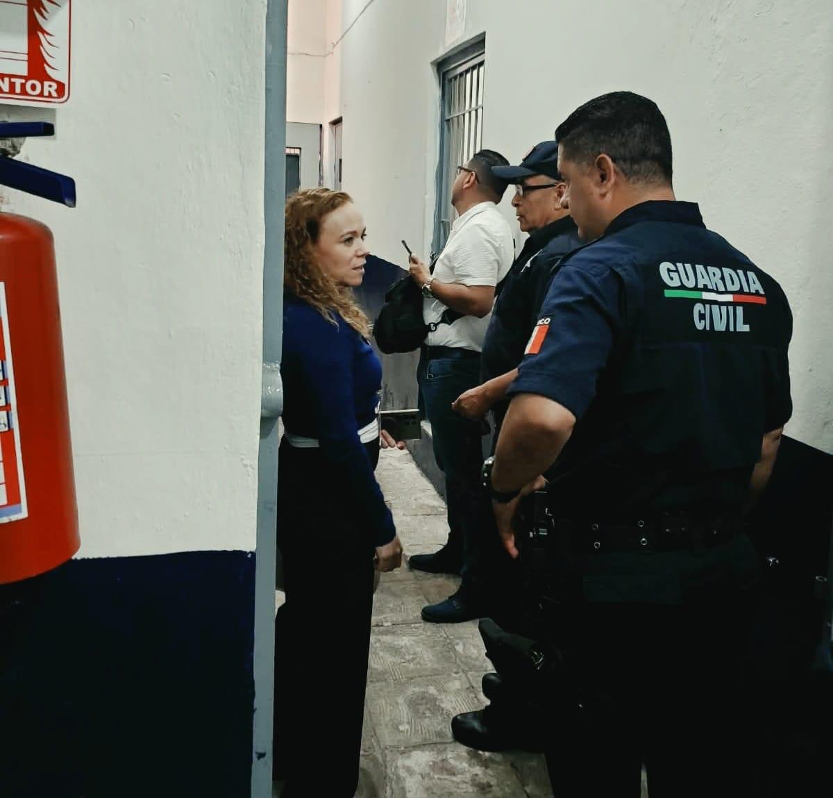 Equipo de la Fiscalía Michoacán durante visita de supervisión en una fiscalía regional de Zamora o Jiquilpan, con presencia de funcionarios de CEDH y autoridades locales