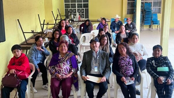 Gerardo A. Herrera Pérez, Fiscal Especializado de la FGE, participa en un recorrido comunitario en Morelia junto a habitantes y representante de organización civil