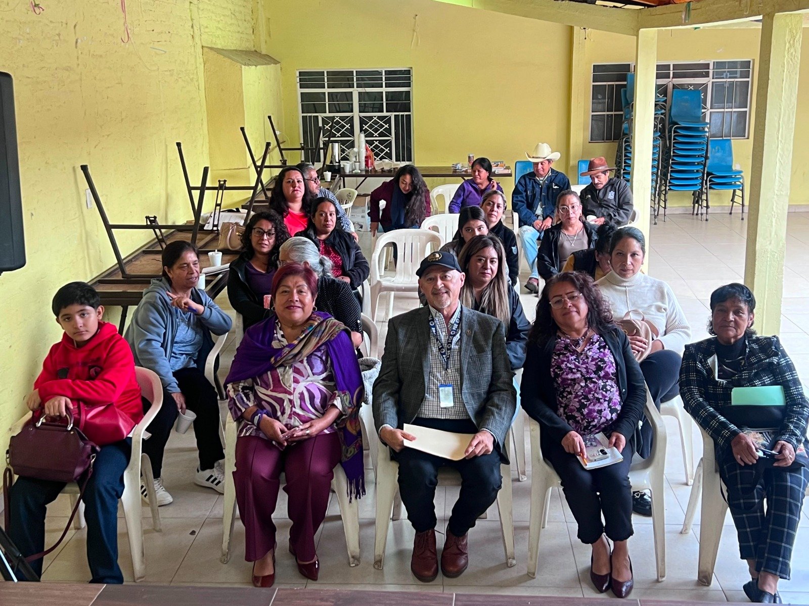 Gerardo A. Herrera Pérez, Fiscal Especializado de la FGE, participa en un recorrido comunitario en Morelia junto a habitantes y representante de organización civil