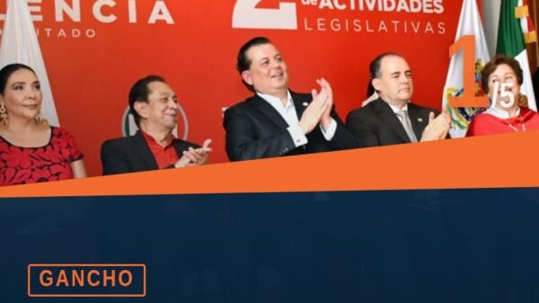 Foto del diputado Memo Valencia durante su Segundo Informe Actividades Legislativas en el Congreso del Estado de Morelia