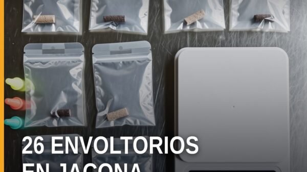 Fiscalía General del Estado de Michoacán: 26 envoltorios de cristal y una motocicleta incautados en Jacona, narcomenudeo en