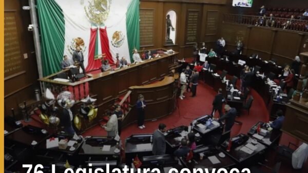 Sala de sesiones del Congreso del Estado de Michoacán en Morelia, con logo de la 76 Legislatura y mención de la