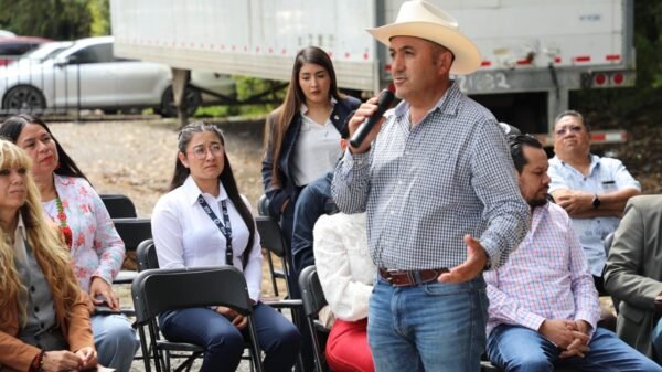 Autoridades de la Fiscalía Michoacán y municipales durante la inauguración del Módulo de Certificación Vehicular en Zitácuaro