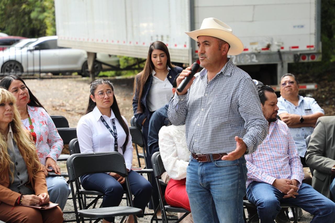 Autoridades de la Fiscalía Michoacán y municipales durante la inauguración del Módulo de Certificación Vehicular en Zitácuaro