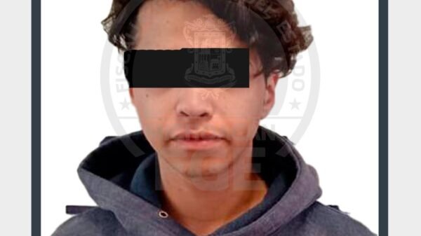 Logotipo oficial de la Fiscalía General del Estado de Michoacán junto a una imagen simbólica de justicia y seguridad pública
