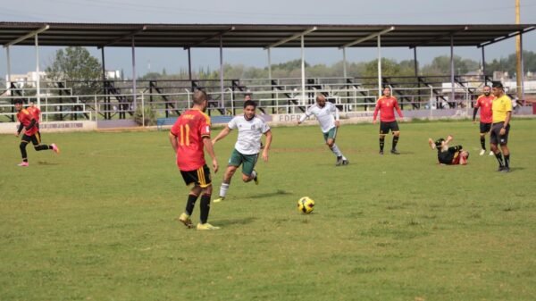 Equipos de la Fiscalía General del Estado de Michoacán compitiendo en partidos oficiales de fútbol y básquetbol durante los Juegos Interdependencias 2026.