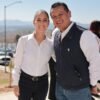 Carlos Torres Piña hablando ante micrófono en evento público en Morelia, Michoacán, durante el respaldo al Segundo Informe de la presidenta Sheinbaum.