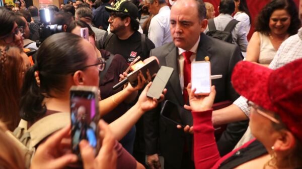 Baltazar Gaona García, presidente de la Mesa Directiva del Congreso del Estado de Michoacán, hablando ante micrófono en Morelia el 4 de septiembre de 2026