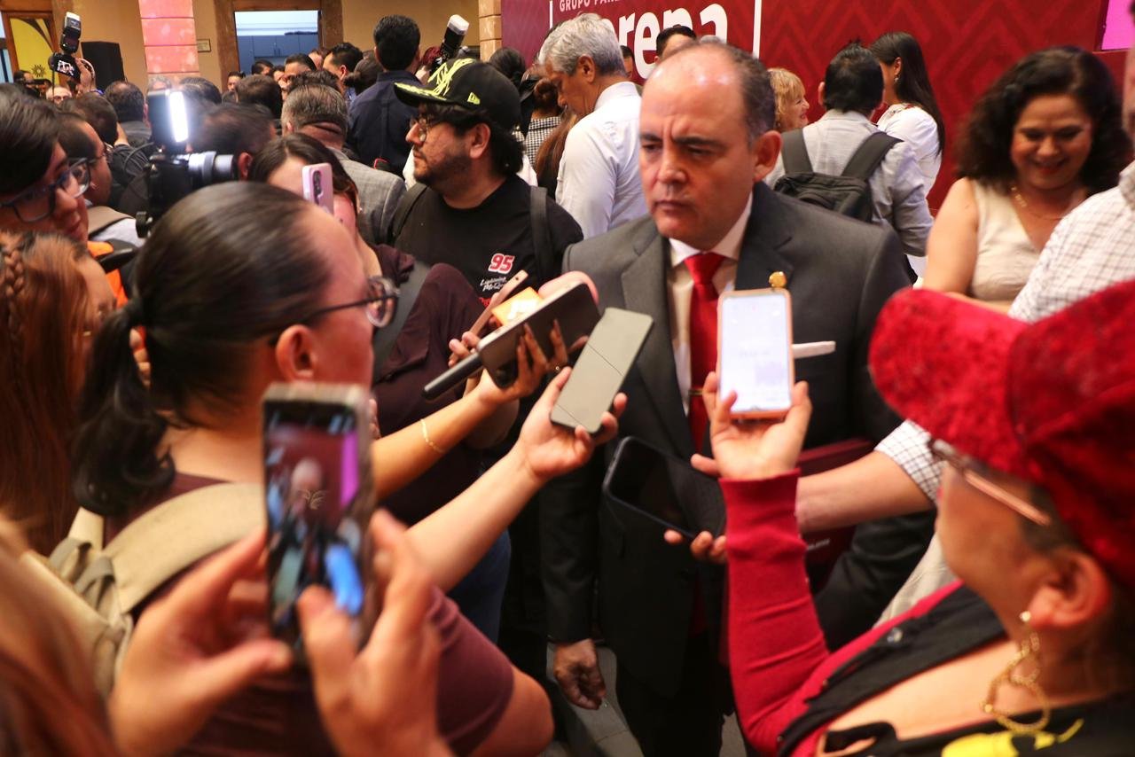 Baltazar Gaona García, presidente de la Mesa Directiva del Congreso del Estado de Michoacán, hablando ante micrófono en Morelia el 4 de septiembre de 2026
