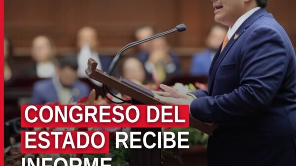 Congreso del estado en sesión solemne en Morelia, Michoacán, recibiendo el quinto informe de gobierno del titular del