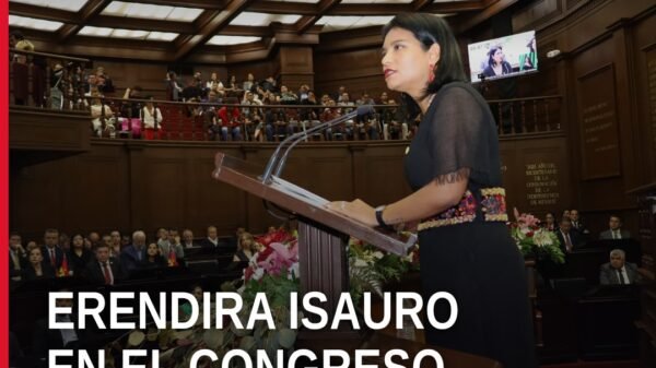Erendira Isauro Hernández hablando desde la tribuna del Congreso de Michoacán en Morelia, el 17 de septiembre de 2026