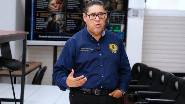 Grupo de 95 servidoras y servidores públicos de la Fiscalía General Michoacán en sesión presencial del curso de