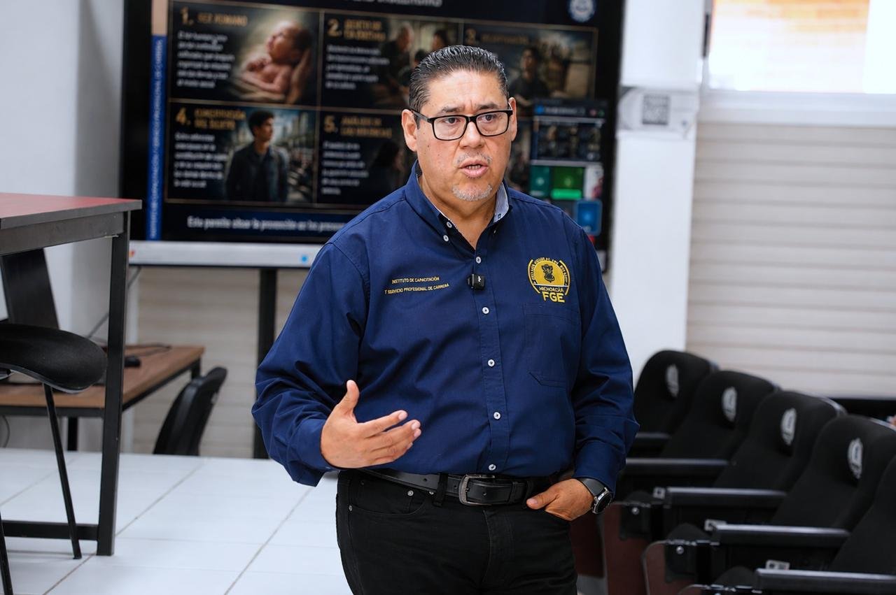 Grupo de 95 servidoras y servidores públicos de la Fiscalía General Michoacán en sesión presencial del curso de