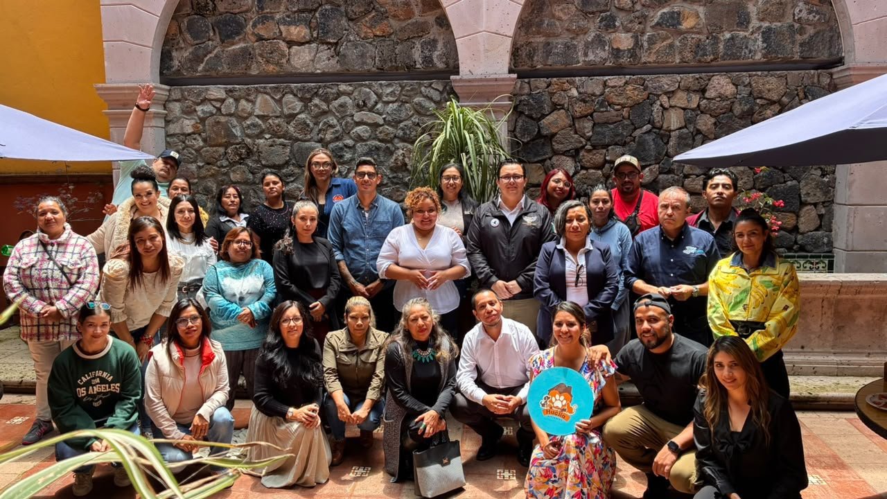 Fiscalía michoacán ambiente: titular Elisa Arizema Reyes Saavedra hablando en evento del Colectivo Estatal Animalista en