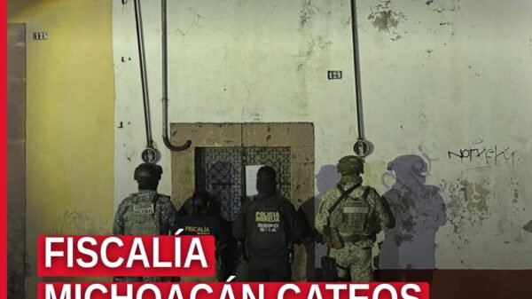 Fiscalía michoacán cateos: agentes de la FGE realizando operativo en inmueble de Morelia, Michoacán