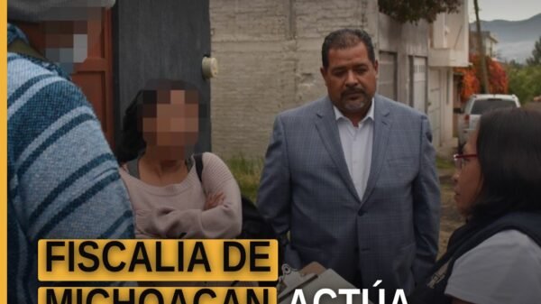 Fiscalía de michoacán restituye inmueble en Morelia: imagen simbólica de edificio institucional y llaves de casa