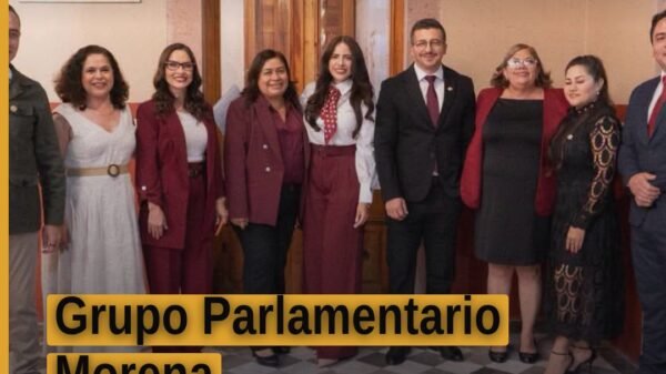 Grupo parlamentario morena en sesión del Congreso del Estado de Michoacán durante el Quinto Informe de Gobierno de Alfredo