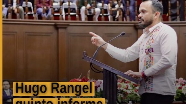 Hugo Rangel quinto informe: diputado del PT hablando ante el pleno del Congreso del Estado de Michoacán en Morelia, el 17 de