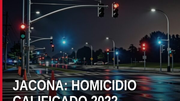 Imagen simbólica de balanza de justicia con fondo de mapa de Michoacán y señalización de Jacona, asociada al homicidio