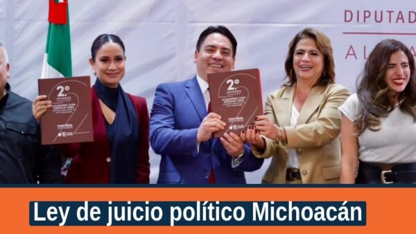 Diputado Iván Vera presentando su segundo informe legislativo en el Congreso del Estado de Michoacán, con énfasis en la ley