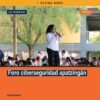 Grupo de estudiantes y adultos en salón de la Secundaria Federal No. 1 'Constituyentes de Apatzingán' durante el foro
