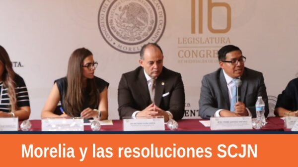 Fotografía de la reunión de comisiones unidas en el Congreso de Michoacán en Morelia, con diputados y representante de la