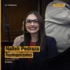 Diputada Nalleli Pedraza Huerta hablando desde la tribuna del Congreso de Michoacán en Morelia, con bandera estatal al