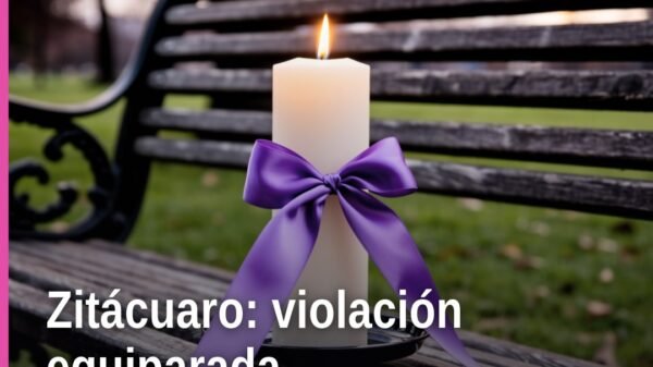 Imagen simbólica de justicia en Zitácuaro: balanza y edificio judicial, sin personas ni identidades, relacionada con