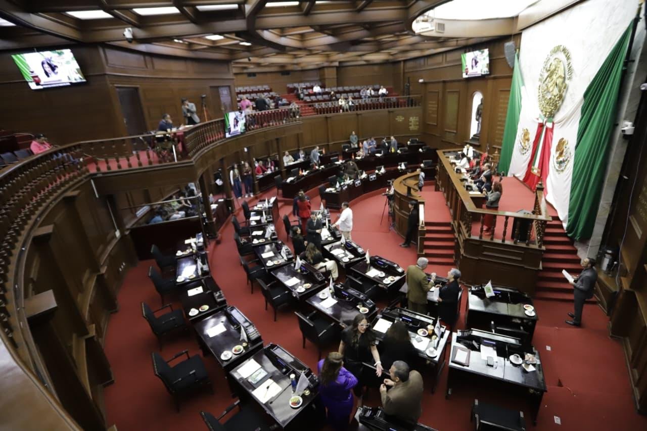 Congreso del Estado de Michoacán en Morelia, fachada institucional, con placa que indica el día del asesor jurídico victimal