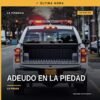 Ilustración sobria de balanza y documento con sellos, representando la vinculación a proceso por adeudo pensión alimentaria