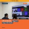 Grupo de personas servidoras públicas en salón de capacitación en Morelia, con material sobre litigación etapa intermedia