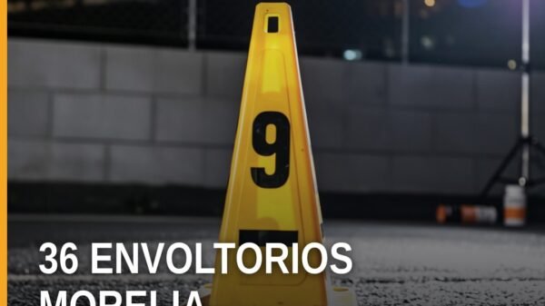 Imagen ilustrativa de 36 envoltorios metanfetamina morelia en escena policial simulada en Morelia, Michoacán