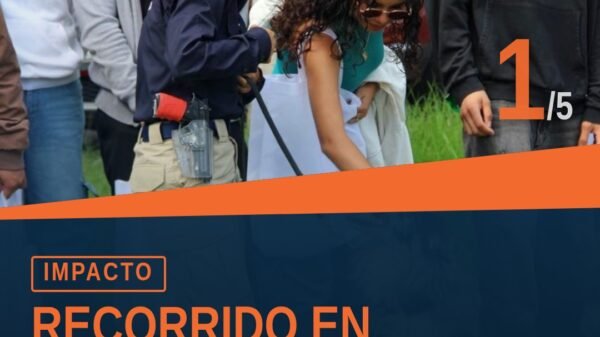 Grupo de 40 estudiantes de la Universidad Vizcaya durante recorrido guiado morelia en instalaciones de la Fiscalía General