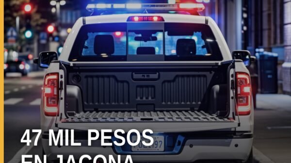 Ilustración simbólica de una vivienda en Jacona con elementos de seguridad robados: cámara y bocina, junto a 47 mil pesos en