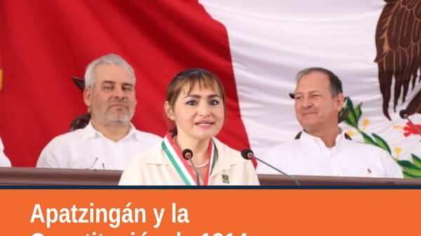 Ceremonia en Apatzingán donde se entrega la condecoración Constitución de 1814 al Colegio de Abogadas de Michoacán