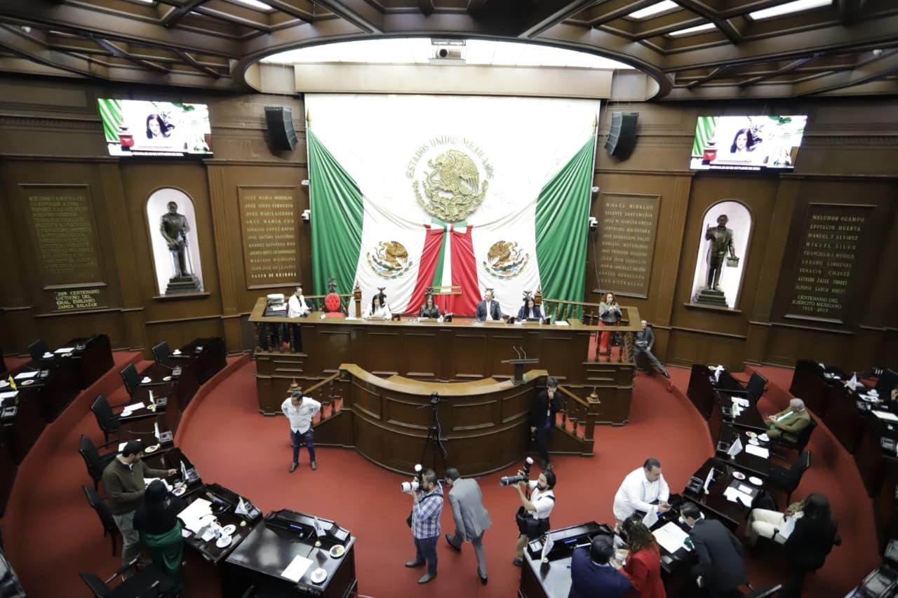 Placa conmemorativa en Cojumatlán de Régules que menciona el 10 de septiembre como día en honor al General Nicolás de Régules