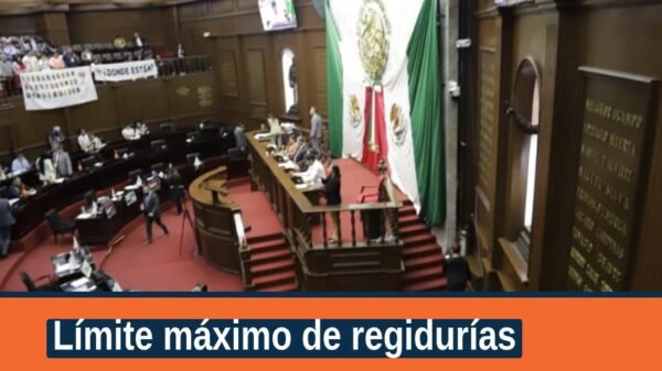 Sala del Pleno de la 76 Legislatura en Morelia, Michoacán, durante la aprobación del límite máximo de regidurías